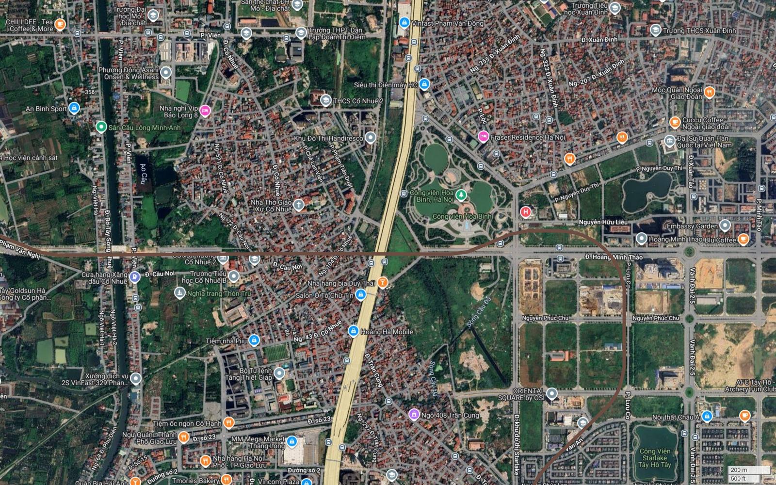 Ảnh vệ tinh metro số 7 cắt qua đường Phạm Văn Đồng có đường trên cao Vành đai 3, sau đó bẻ góc vuông đi vào khu đô thị Starlake Tây Hồ Tây