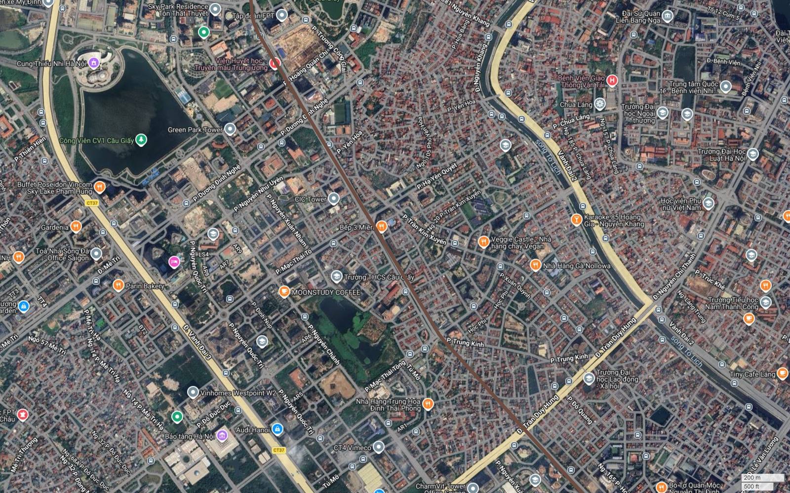 Ảnh vệ tinh tuyến metro số 7 cắt chéo qua khu dân cư Yên Hòa và Trung Kính, giữa các ngõ phố nhỏ, tiến về phía Trần Duy Hưng