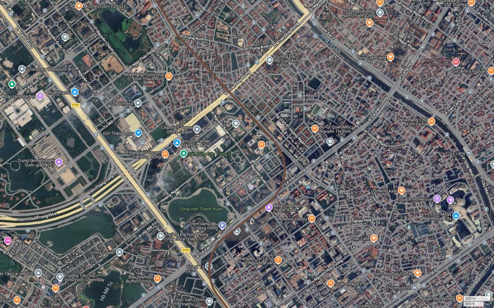 Ảnh vệ tinh metro số 7 bẻ cong ở Trung Hòa, đi qua khu Vincom Center Trần Duy Hưng và Công viên Thanh Xuân, tiến về hướng Lê Văn Lương
