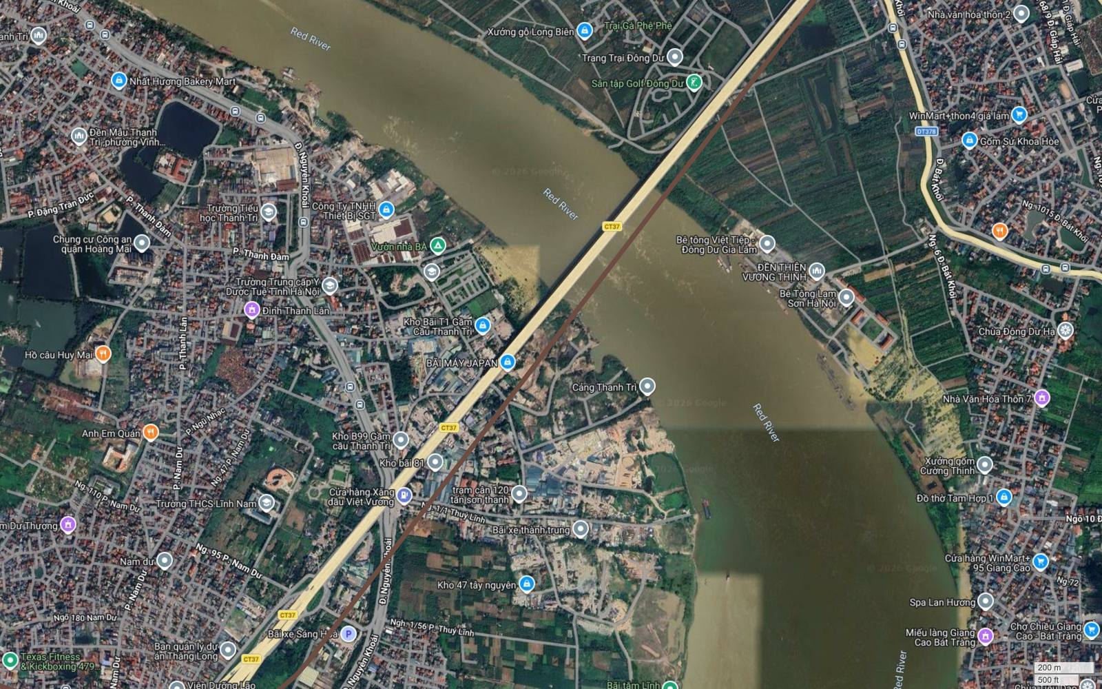 Ảnh vệ tinh đoạn metro số 7 vượt sông Hồng bằng một đường thẳng, chạy song song cầu Thanh Trì, hướng sang bờ tả ở Đông Dư và Bát Tràng